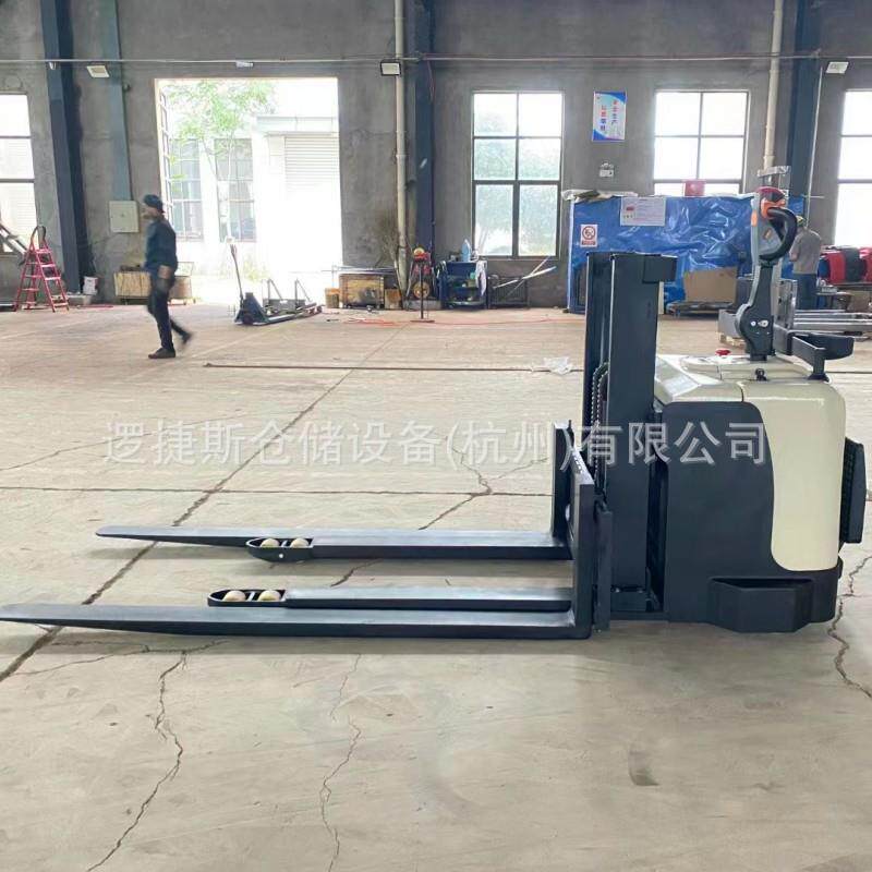 电动纺织行业专用堆垛车液压装卸堆高车站驾式2吨升高2-3.5m叉车