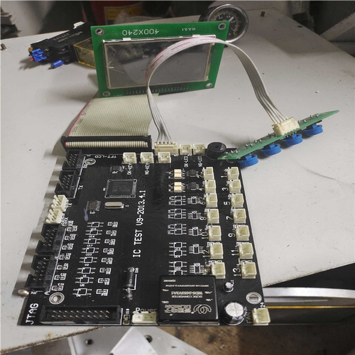 stm32f103vet6 开发板，95新，显示屏很多线，其~询价
