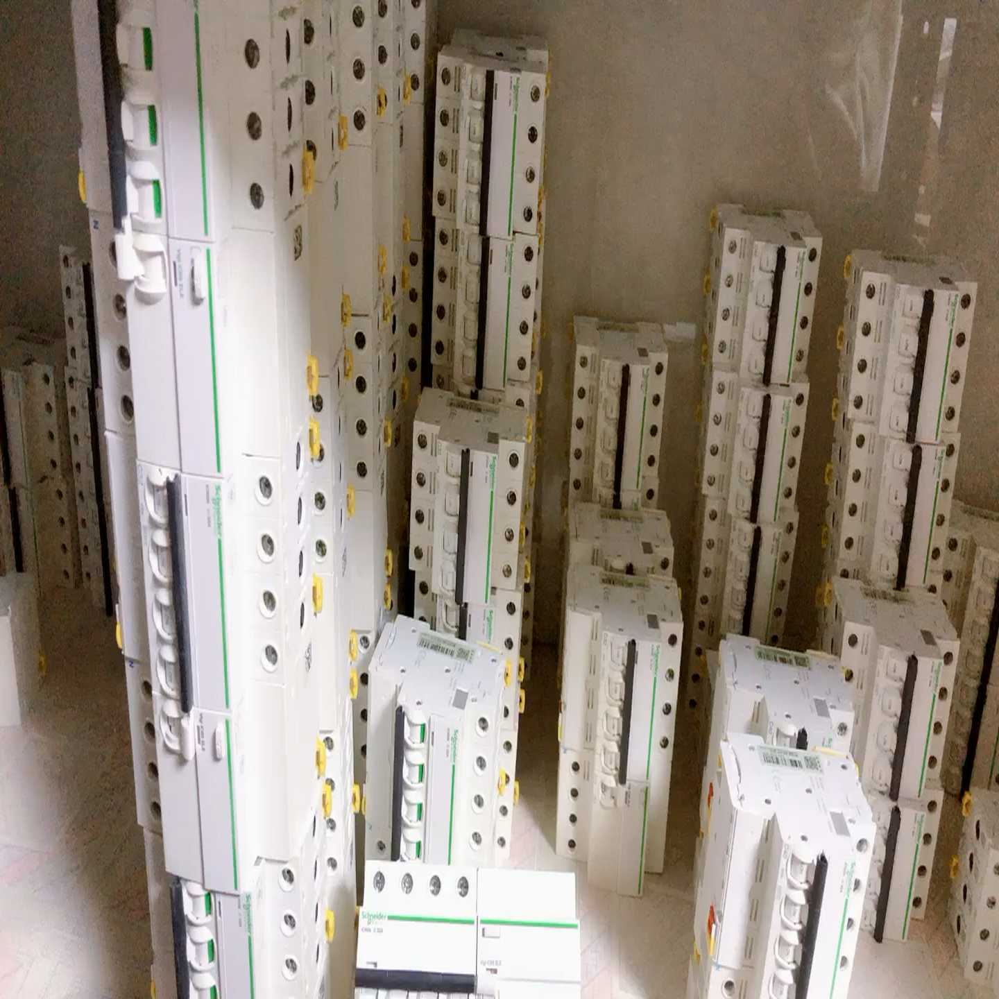 非标架空气开关iC65N4P几乎全新议价