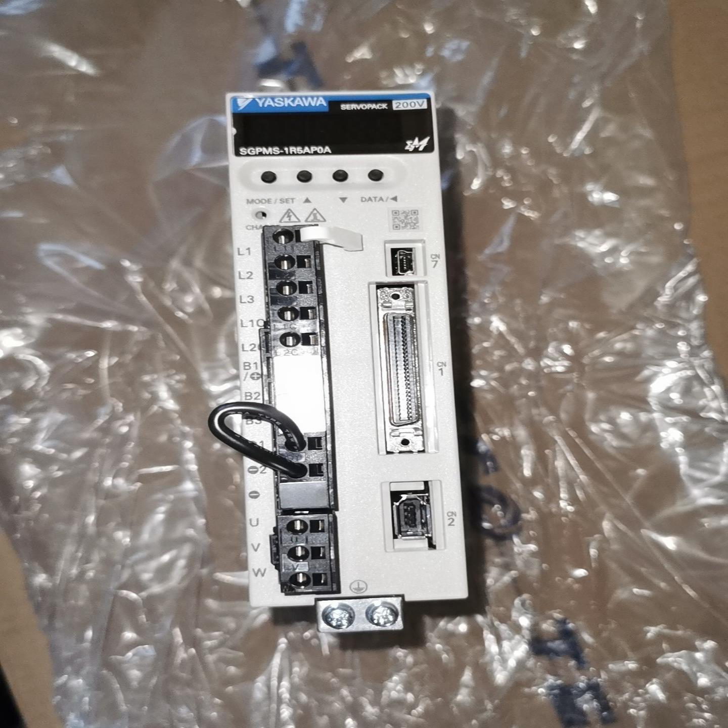 安川伺服驱动器SGPMS-1R5AP0A300W纸箱盒拍前询价