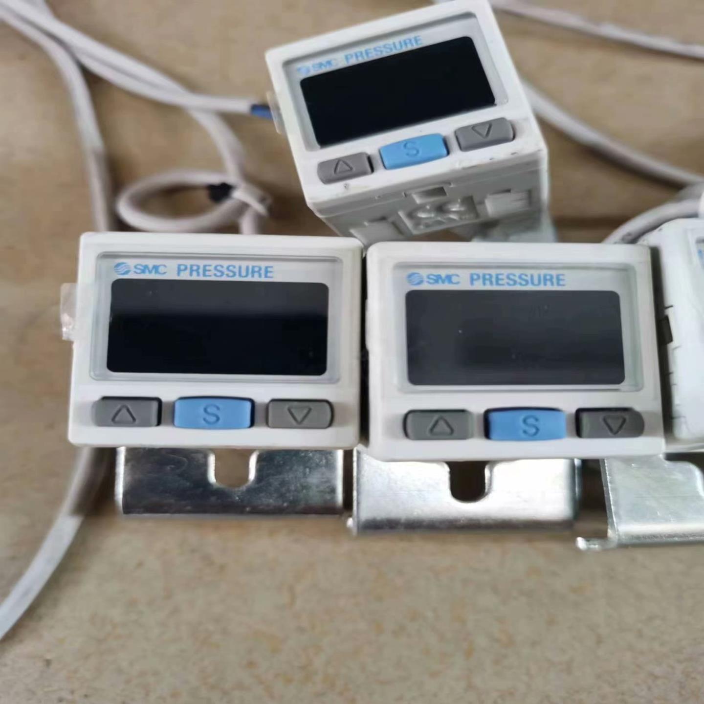 压力表，型号ZSE30A-C6L-C-M，功能，数~询价