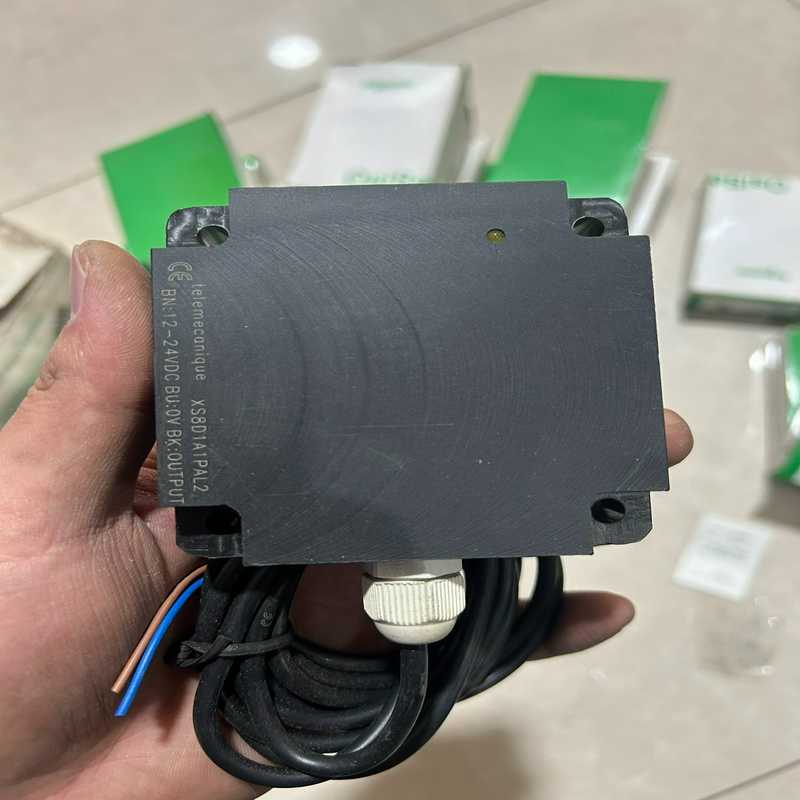 询价拍~传感器XS8D1A1PAL2 带包装 一共8个 一