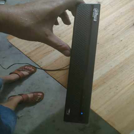 议价大华DH-HCVR5108HS-V4录像机。通电如图。成色如