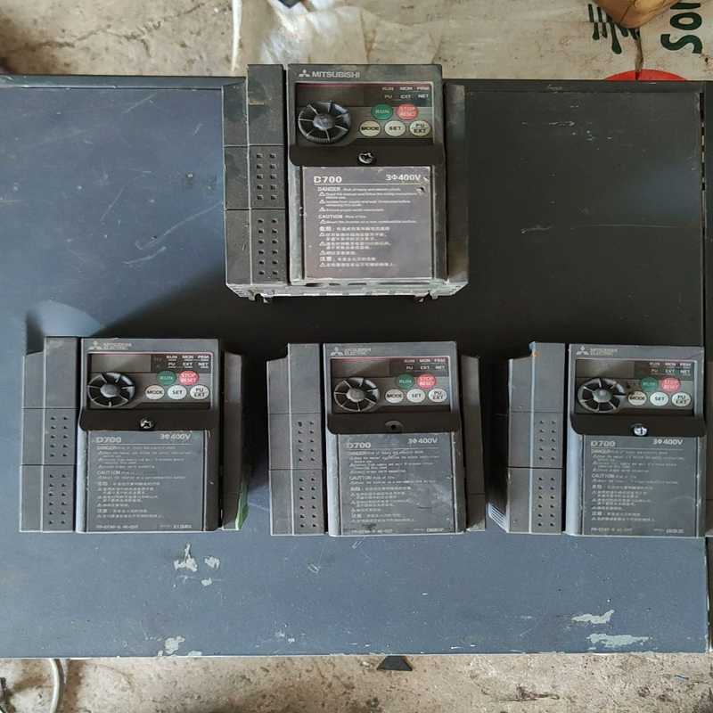 三菱D700变频器，3∅400V，自用，一共4台，3台不【侨报商