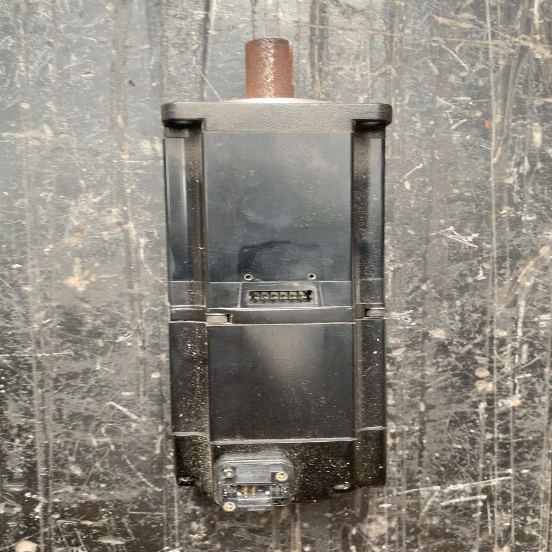 (询价)安川电机SGMJV-04A3A6C成色好，沒怎么用