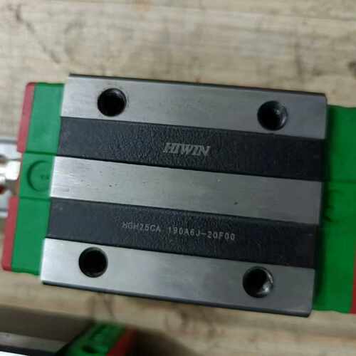 上银导轨。型号HGH25CA，九成新，滑动顺畅。有2条，每条（gg设