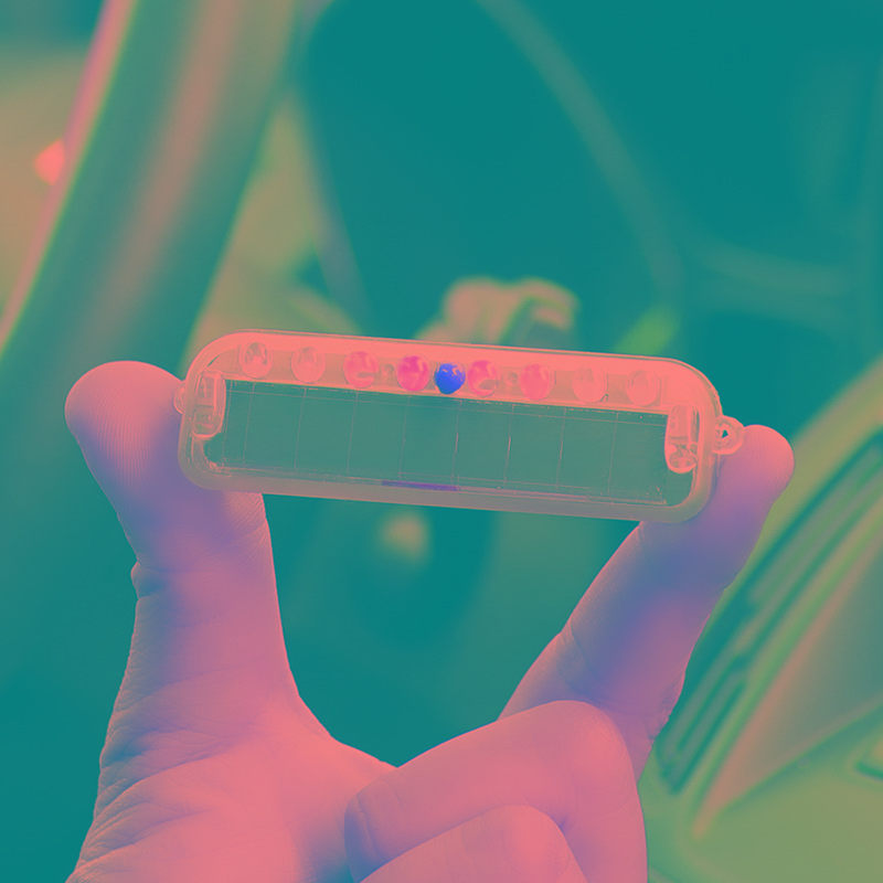 摩托车太阳能警示爆闪灯电动单车防追尾灯免接线中网呼吸灯后尾灯