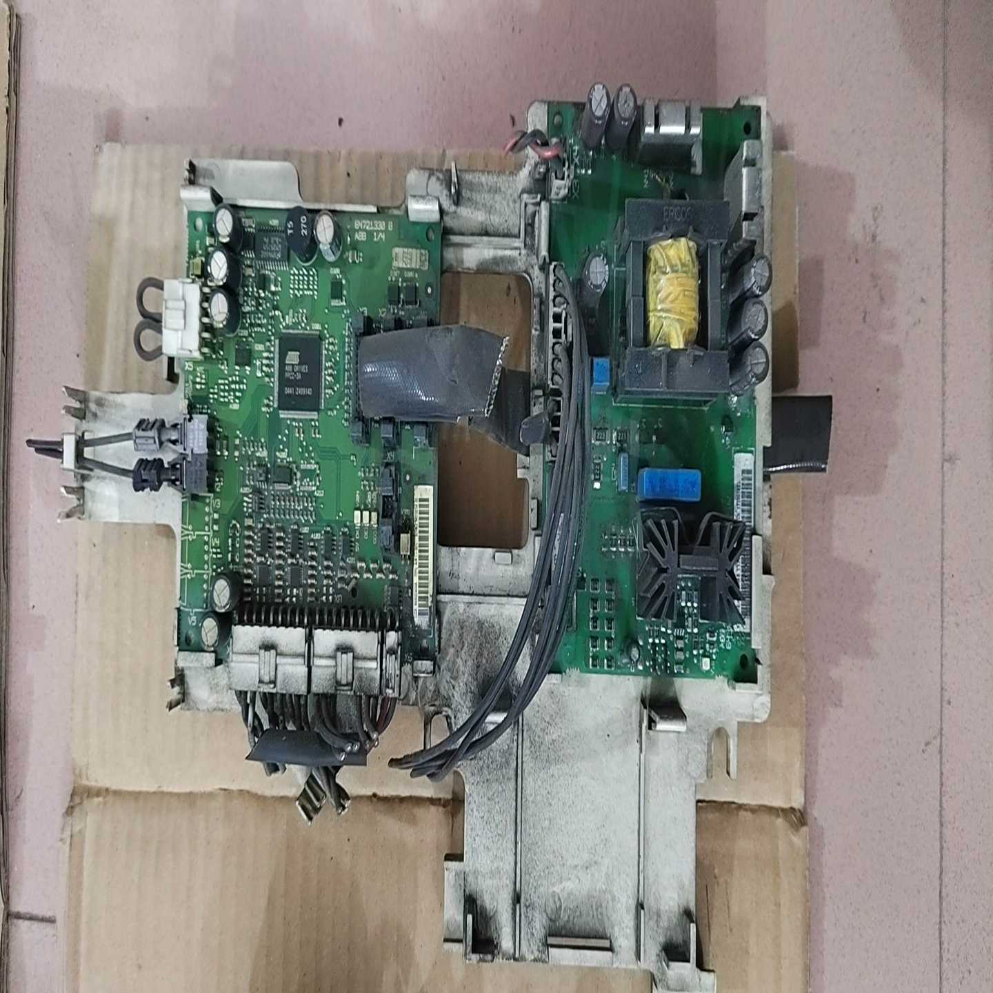 询价AINT-02CAPOW-01CABB800变频器R8