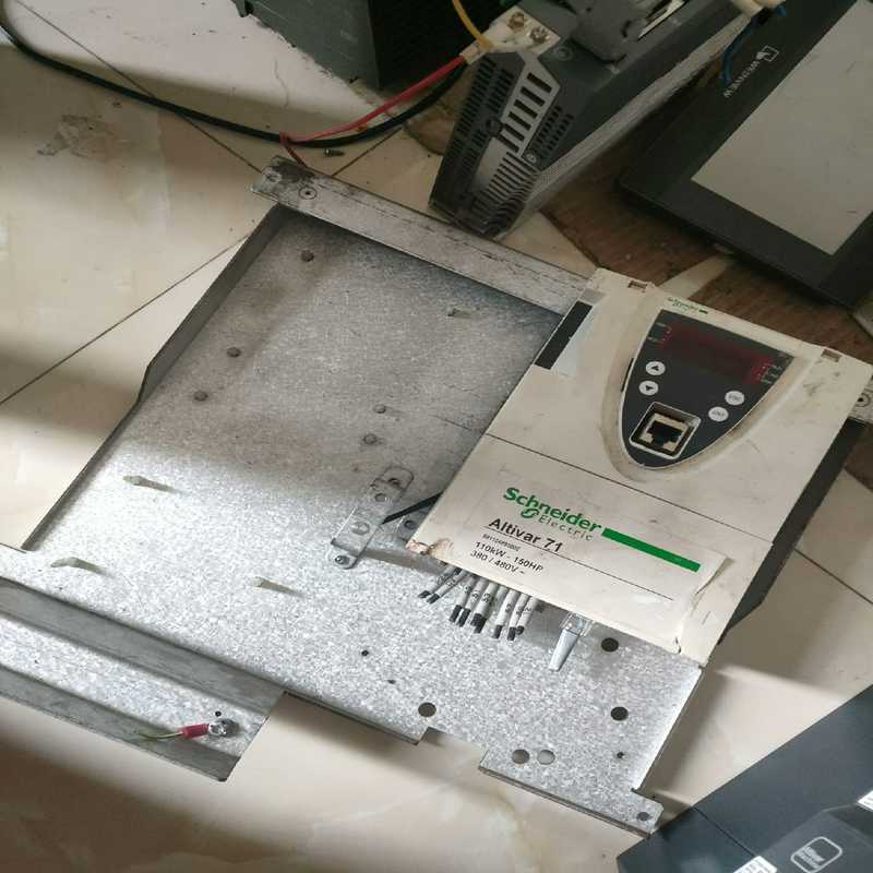 议价施耐德Altivar71 110KW-150HP变频器面板