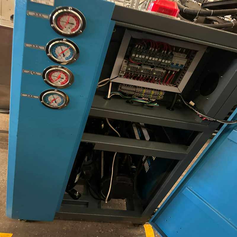 塑拓机械注塑模具冷水机380V,总功率：8.25KW，设备使（gg设