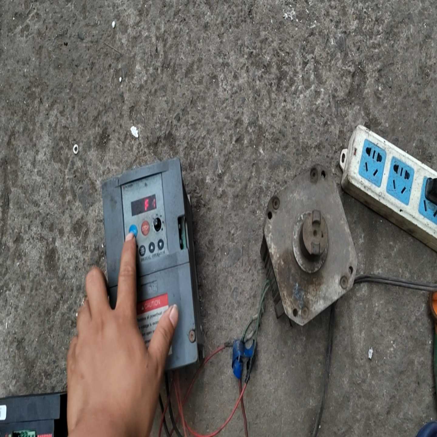 议价富凌变频器DZB200J0015L2A拆机件，220v/1.