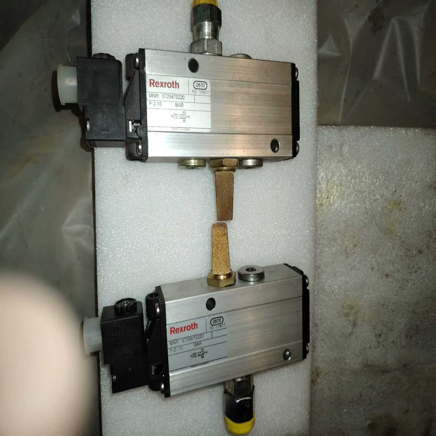 询价~力士乐电磁阀p：2-10 BAR  FD10W17新的未曾安