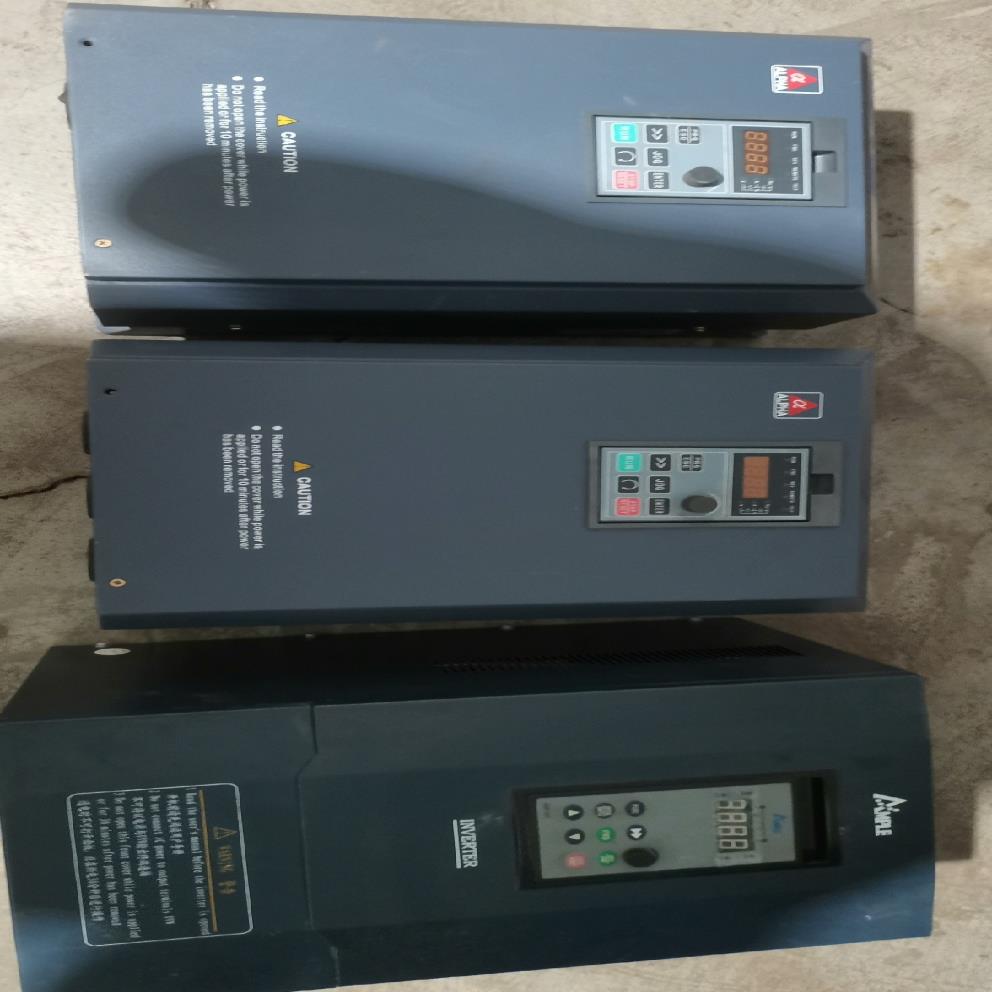 变频器三台安普变频器AMP1100/1台，变频器600【鑫鑫商铺】