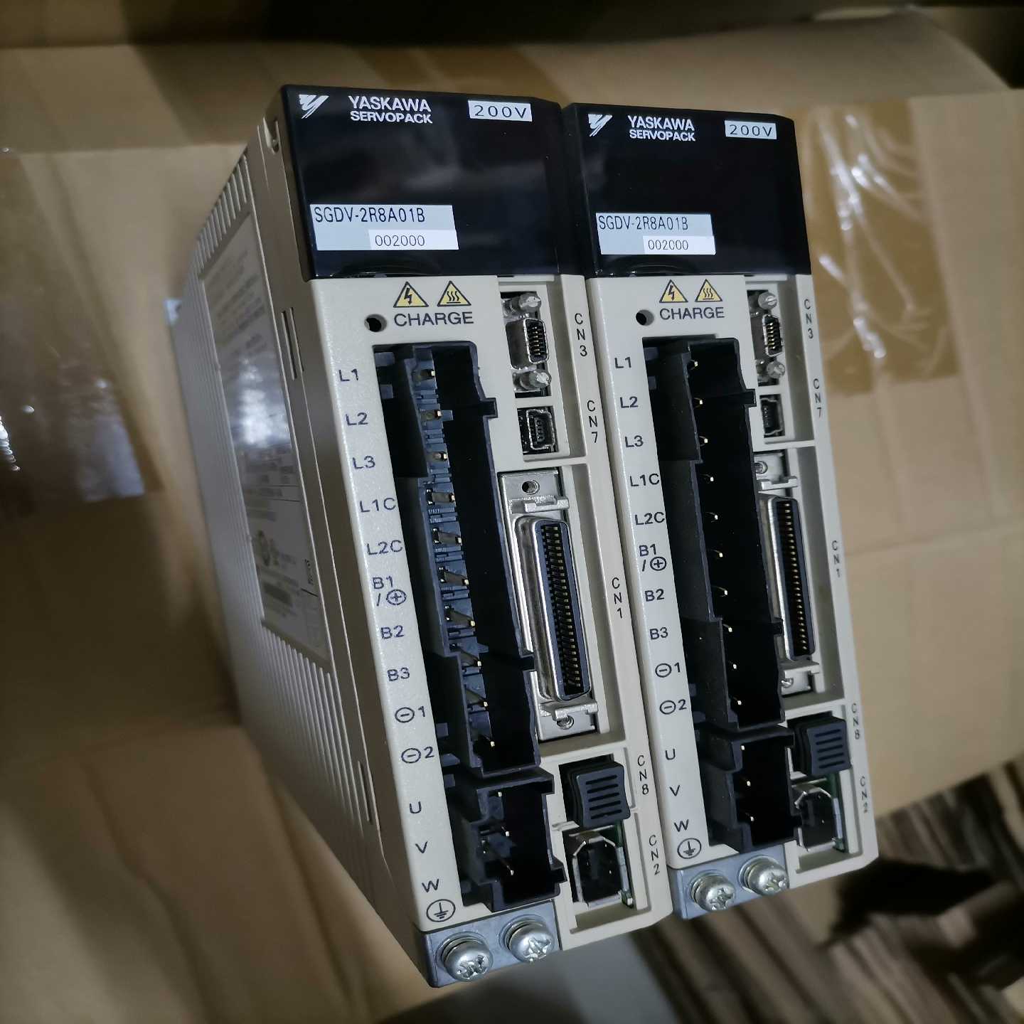 安川驱动器SGDV-2R8A01B002000 成色不错如图~询价