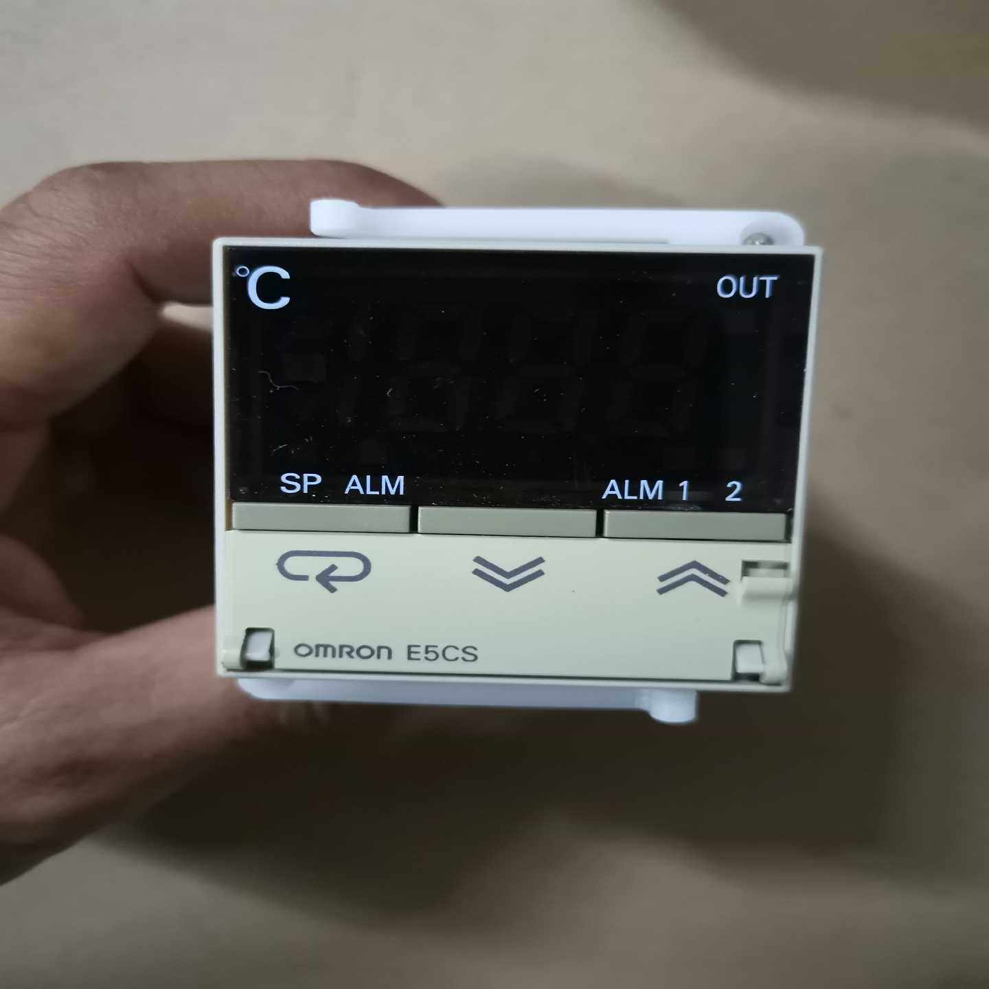 温控器E5CS-Q1PU-W，询价