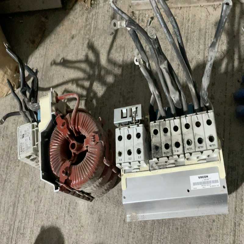 pp01097伟肯变频器电抗：。成色挺漂亮。就是上面（咳咳电子）