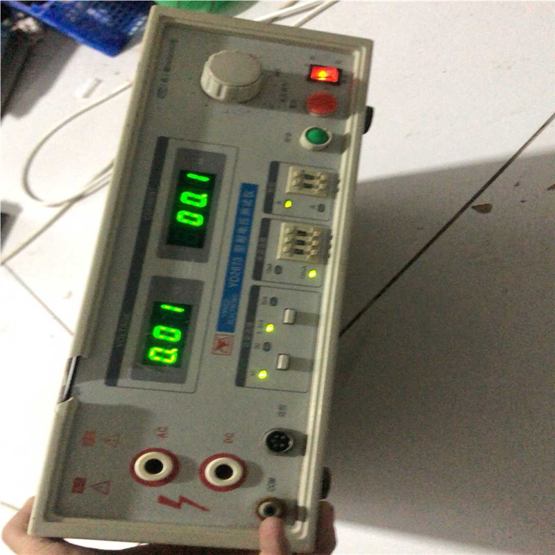 YD2673型耐电压测试仪，有点磕碰，要的联系（开胡商行）