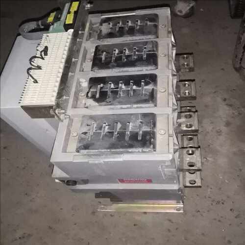 通用万能式断路器，一台三相四线1000A的，电网改造拆下来的（耶