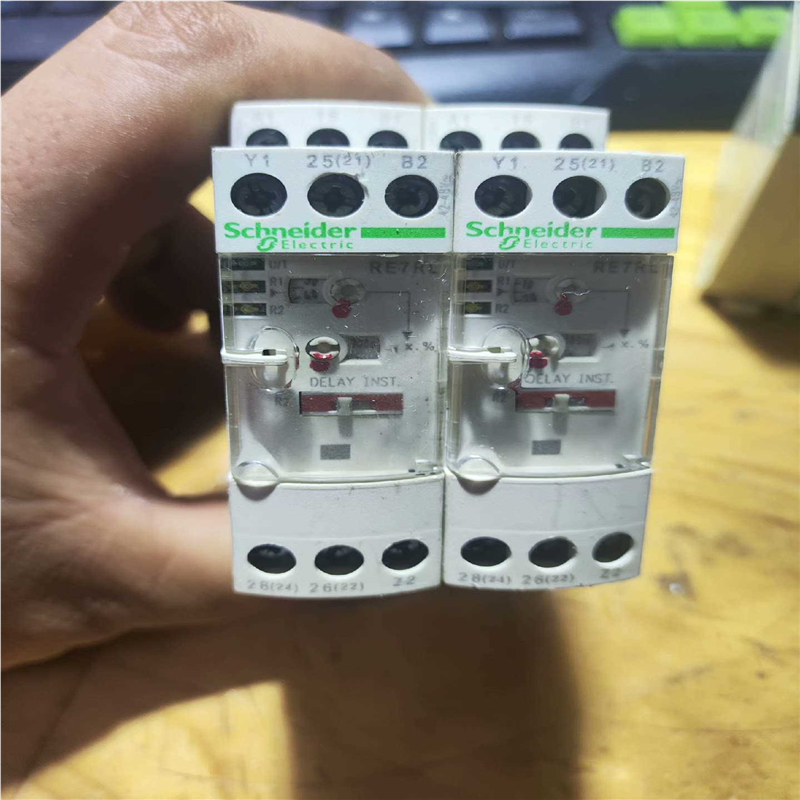 议~ re7rl13bu   时间继电器200一个!!!