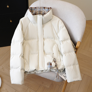 冬季时尚白色连立领短款羽绒服女休闲白鸭绒保暖外套宽松格纹拼接