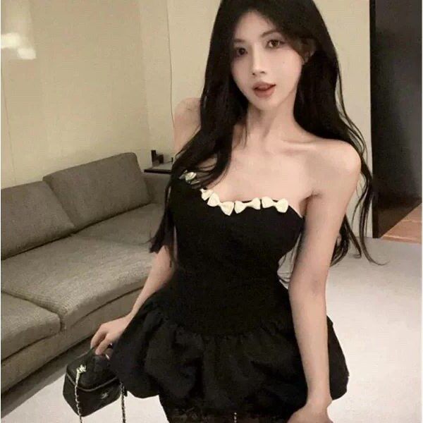 纯欲风一字肩抹胸连衣裙女夏季2026蝴蝶结生日聚会礼服花苞小黑裙