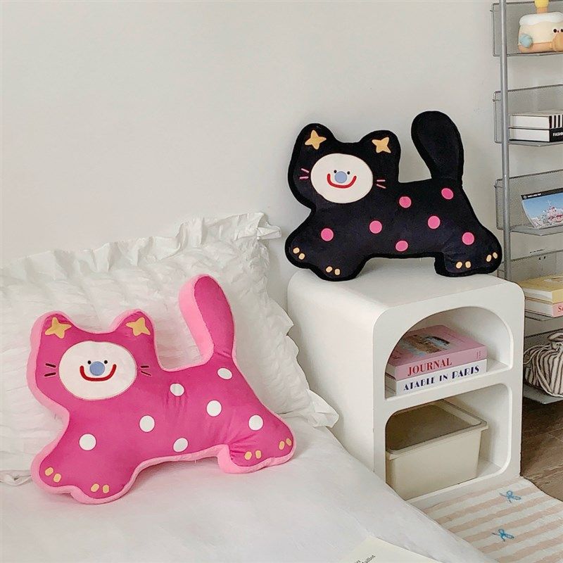 小丑猫抱枕猫咪抱枕靠枕午睡枕趴睡枕久坐护腰靠办公背垫送礼好物