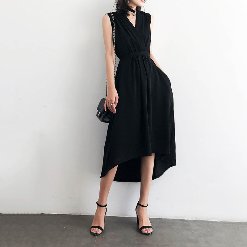 现货黑色连衣裙女2021新款夏季气质复古高腰v领赫本风心机小黑裙