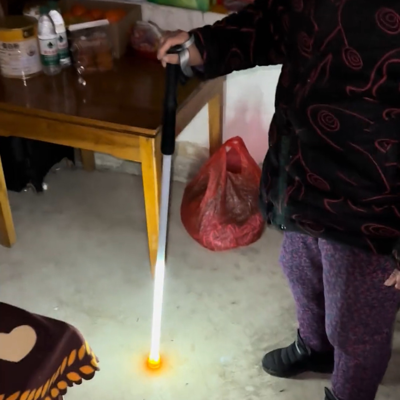 简约照明拐杖多功能手杖老人专用防滑结实2026年新款便携式