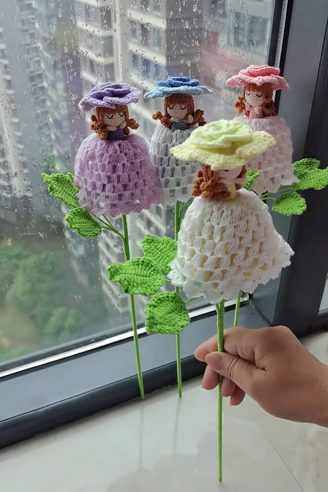 娃娃花朵针织可爱卡通新款可爱2026毛线钩针编织玫瑰花仙子