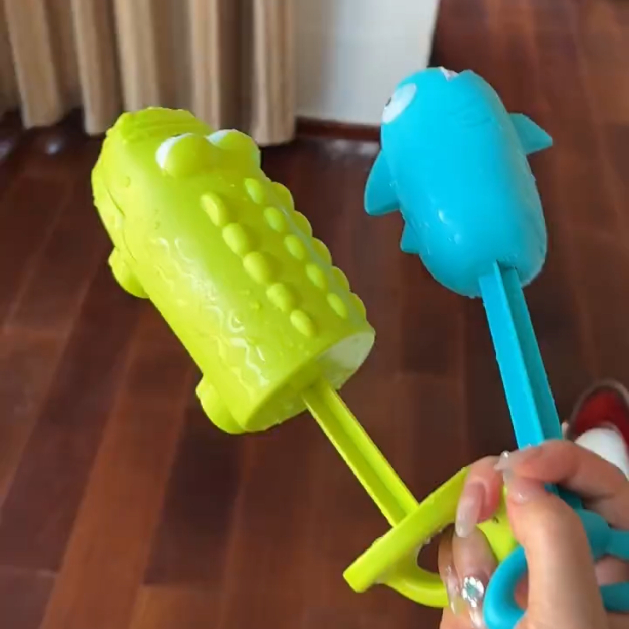 鲨鱼鳄鱼小猪恐龙抽拉式射水枪儿童水枪玩具卡通霸王龙翼龙独角兽