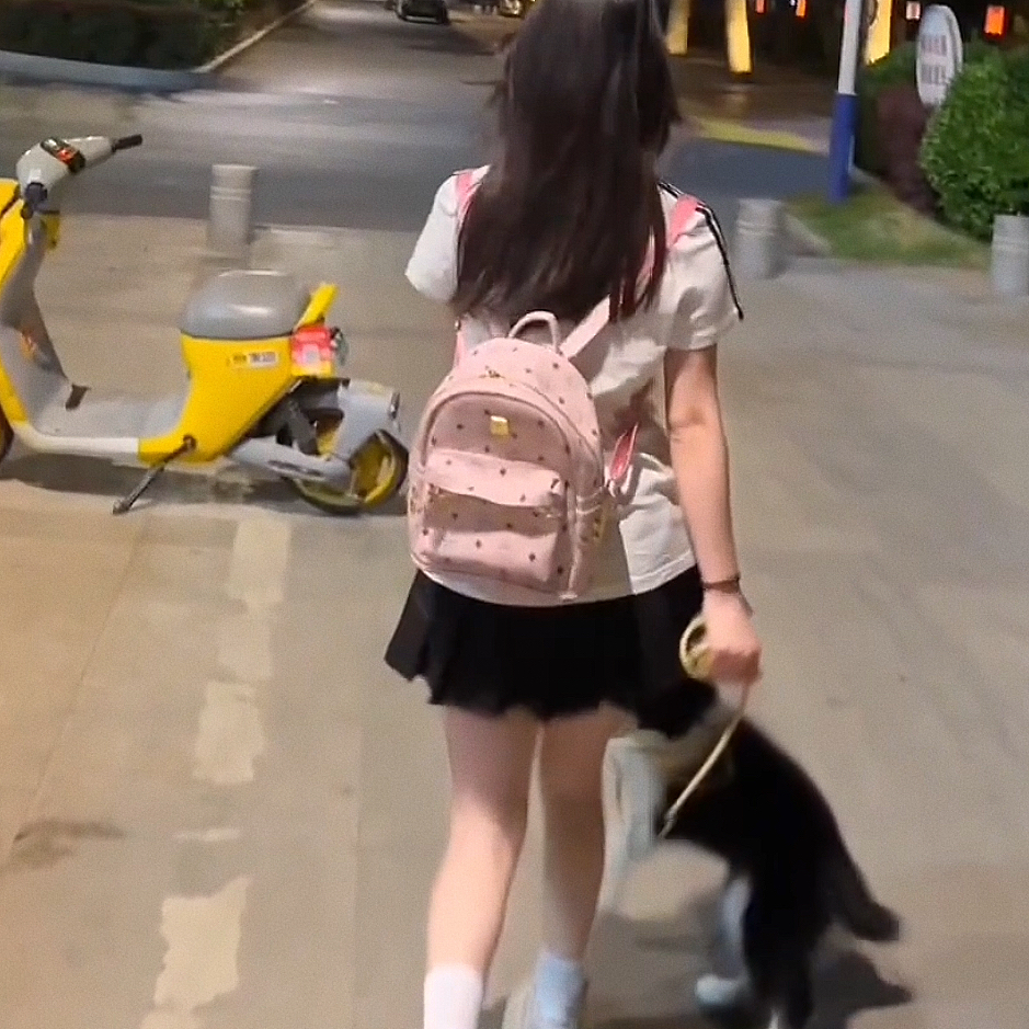 双肩包小型女旅游轻便高颜值印花大容量学生书包卡通小熊休闲背包
