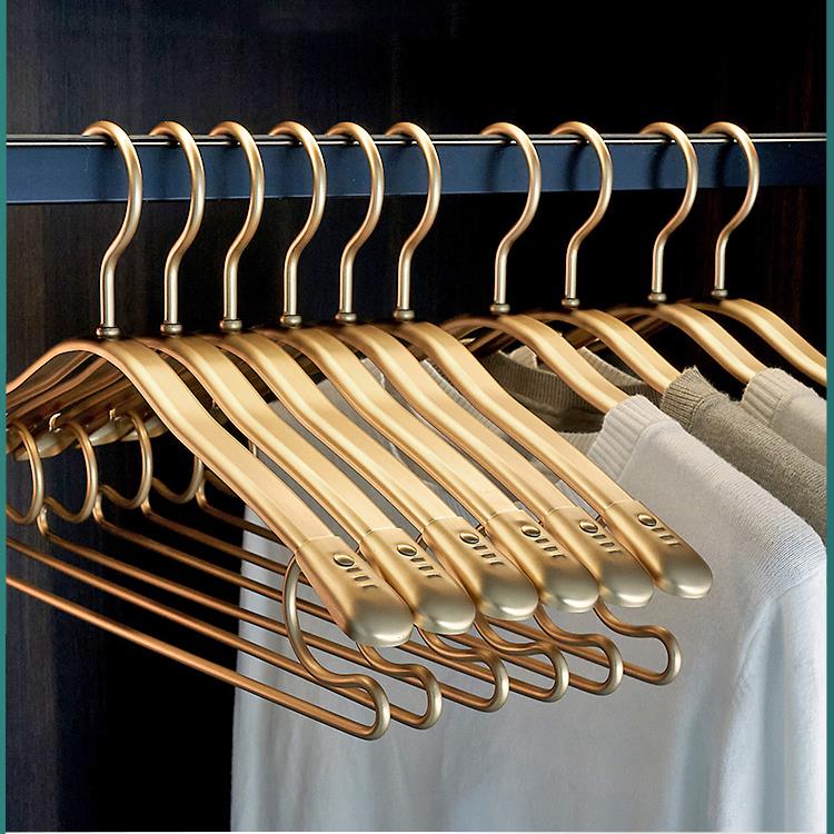 日本进口太空铝衣架无痕防肩角挂衣晾衣高端轻奢金属高级衣服撑子