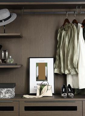 样板房衣帽间衣服衣柜装饰品软装现代可及的奢侈品鞋包家居装饰品