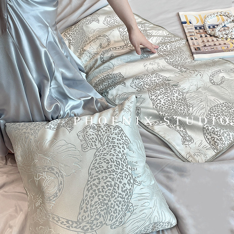 夏季抱枕被子二合一办公室折叠俩用午睡枕车载空调毯轻奢沙发靠垫