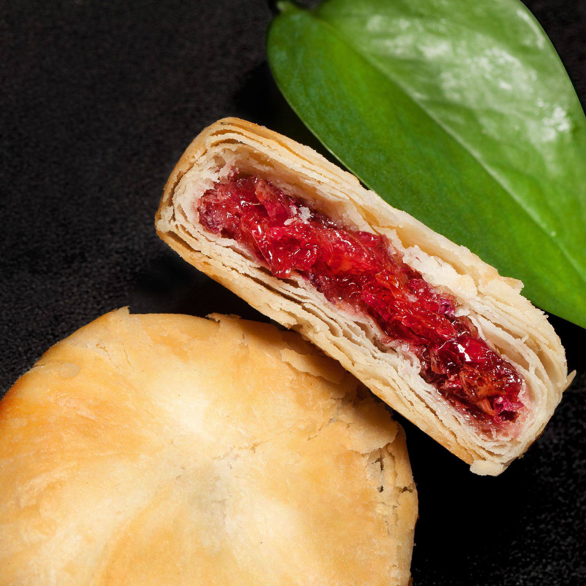 云南特产玫瑰鲜花饼 传统糕点心批发团购鲜花饼月饼酥饼办公零食