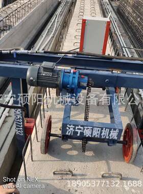 硕机预械空板凿毛心机阳桥梁空心板凿毛机?制60899梁场凿毛机不跑
