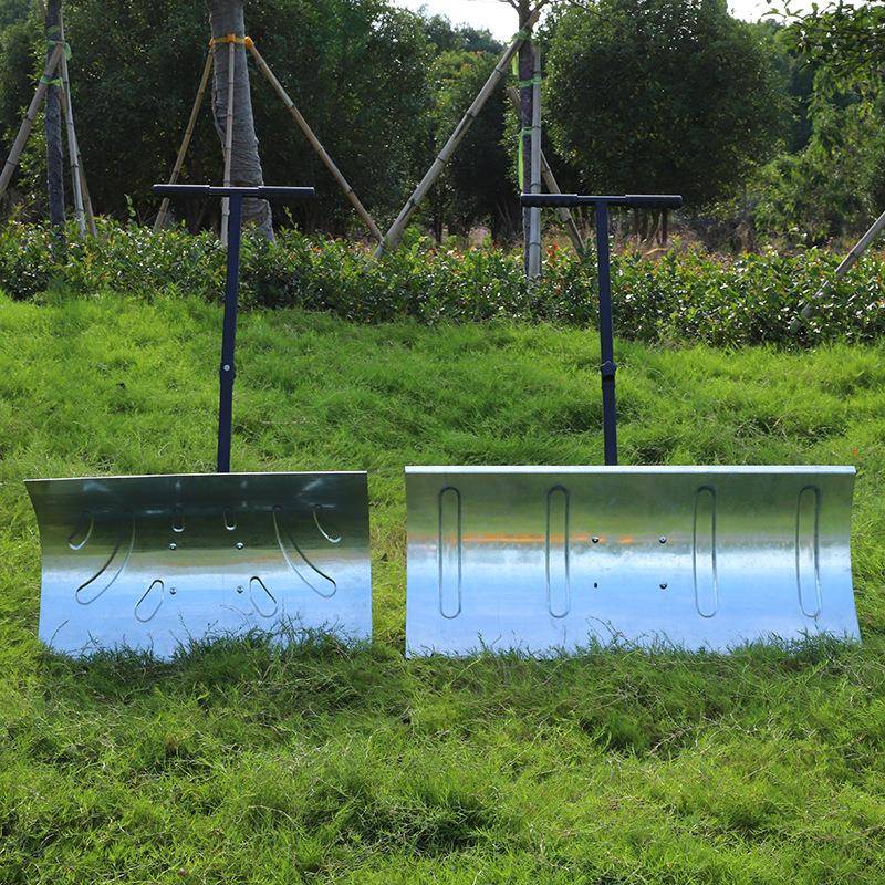 遵骑厂家新款简易式推雪铲便携手推轮式雪铲推雪铲