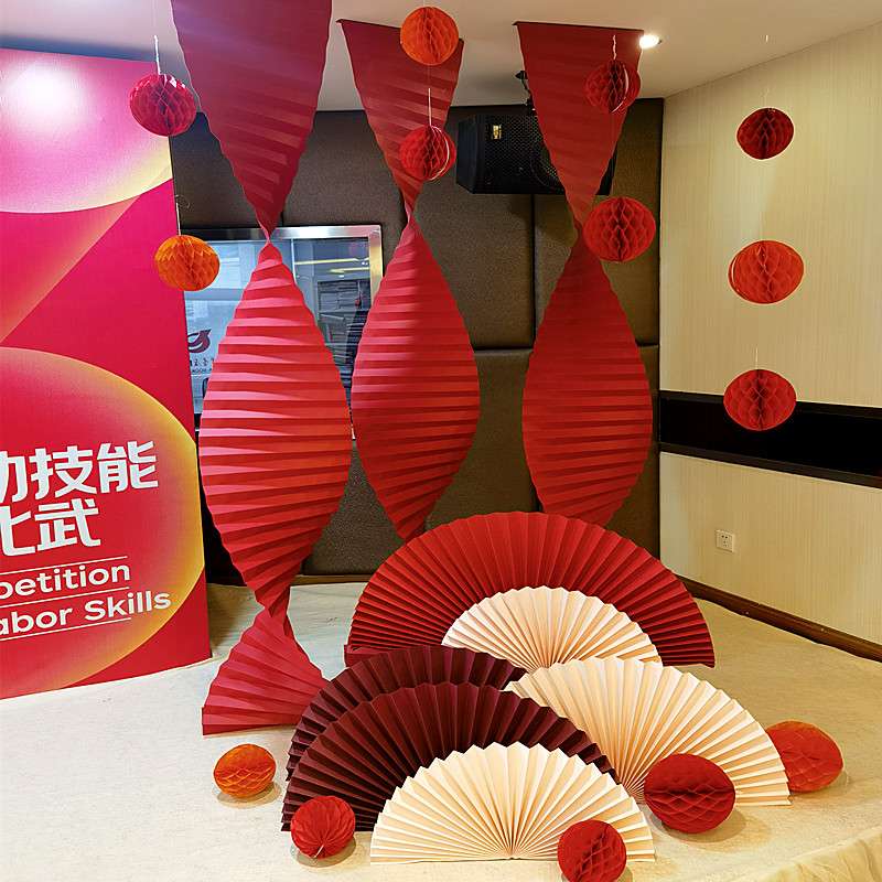 节日店庆红色折纸折扇子半圆中国风婚庆婚礼美陈橱窗复古装饰道具