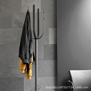 现代极简落地衣帽架 铁艺创意挂衣架 软装 家用玄关卧室衣帽间立式