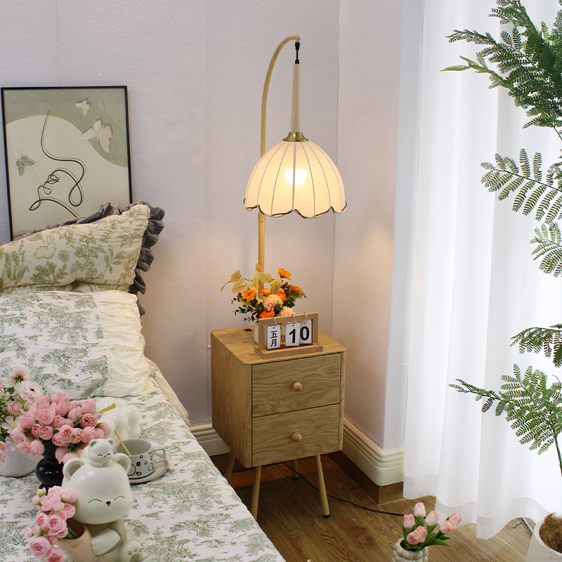 奶油风卧室实木落地灯客厅沙发边几原木色置物架床头柜台灯一体