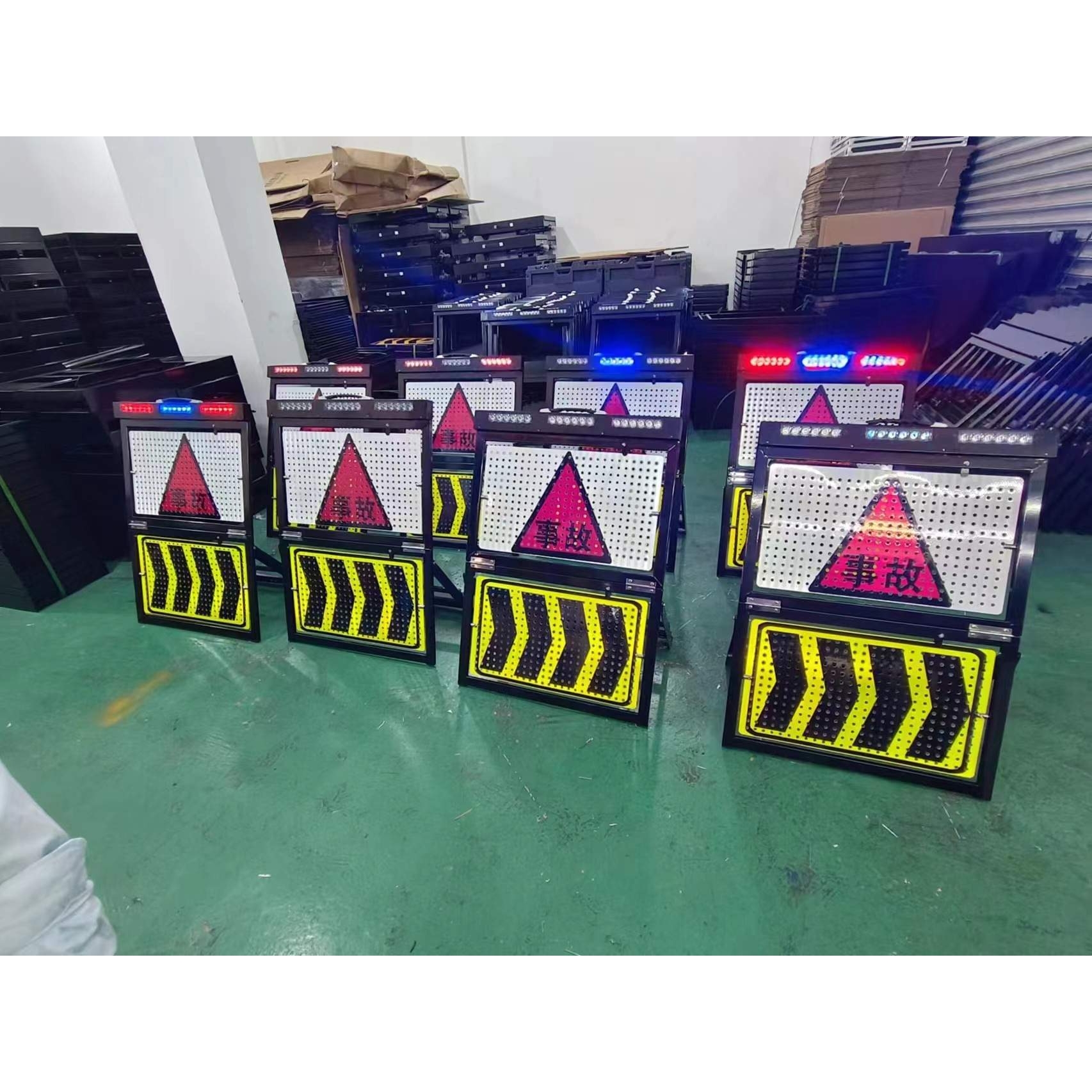 便携式手提移动伸缩临检牌交通管制道路诱导指向牌爆闪led警示牌