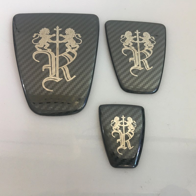 适用荣威i6/ehi6/i6plus/RX8/rx5max不锈钢车标贴碳纤纹中网前后