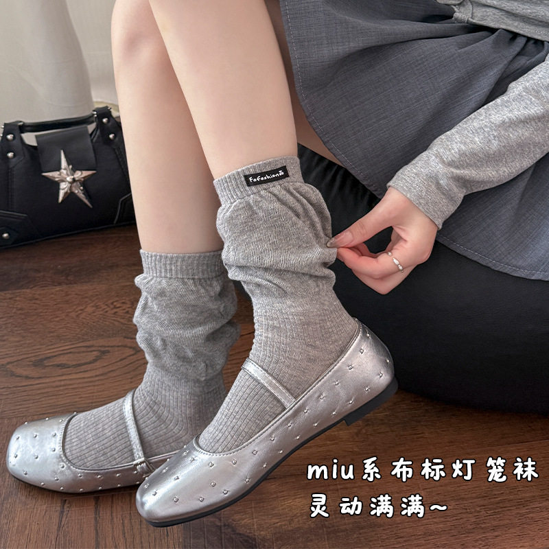 miu系袜子女春秋芭蕾风中筒袜韩系字母布标泡泡口无骨灰色堆堆袜