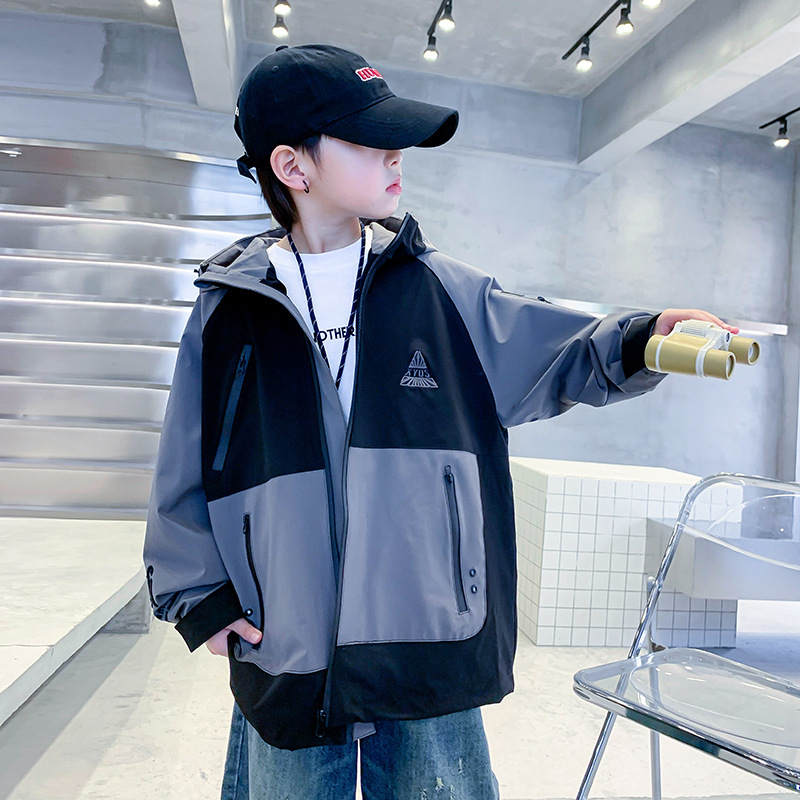 男大童秋装户外防水冲锋衣外套2025新款儿童男孩春秋痞帅工装