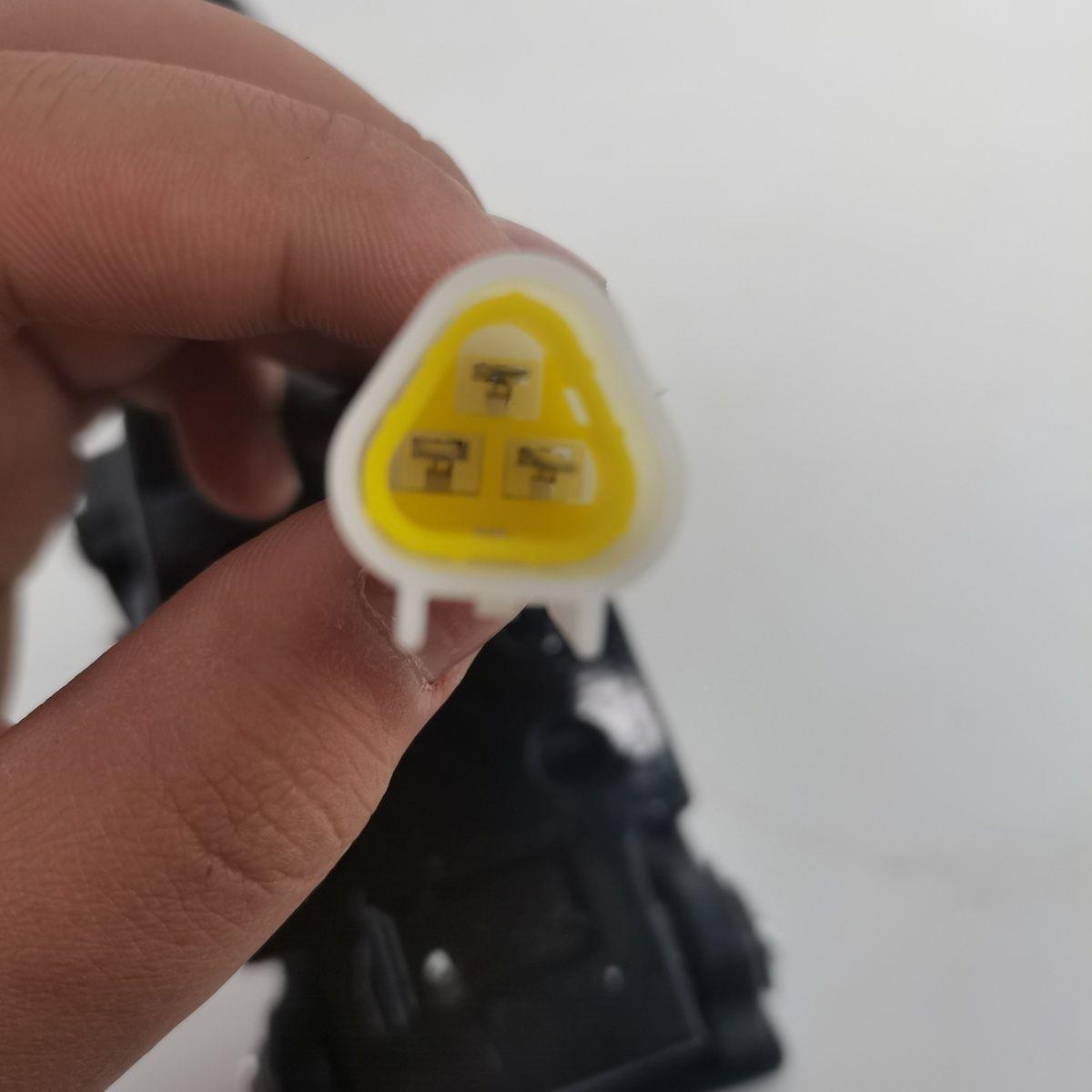 沃4得70k电拖拉机配件;子脚配油门(全柴发动机)ZEJ三线三针头图片