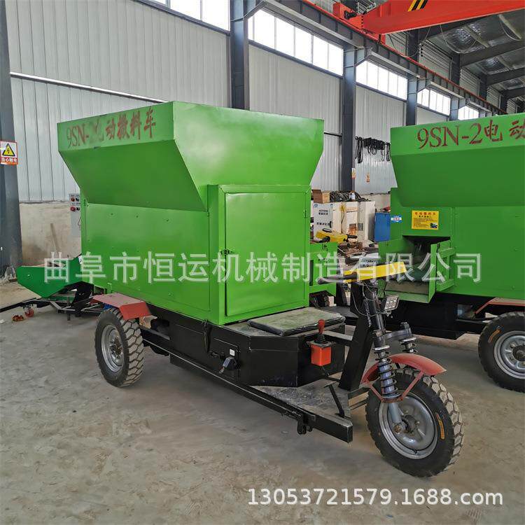 动旋YFQ式投料车牛羊全日粮螺撒料车自动抛撒电车