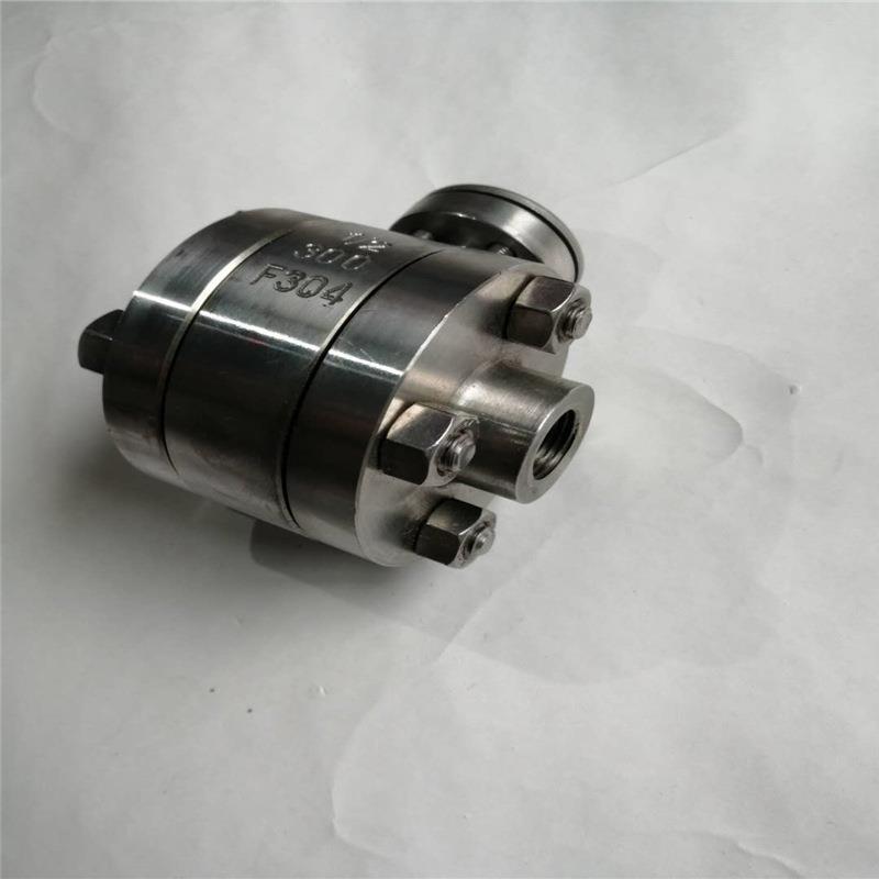 Q11W-16P1/2寸恒温280度锻钢三片式硬密封球阀