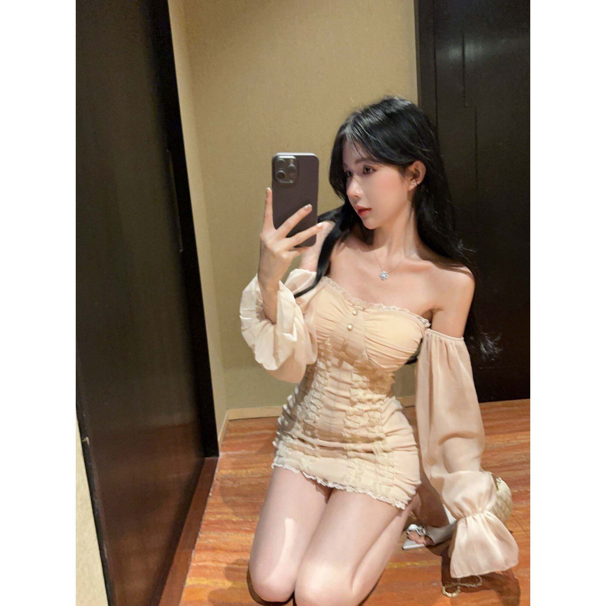 甜美抹胸连衣裙子女早秋季纯欲辣妹性感包臀裙收腰小个子公主短裙
