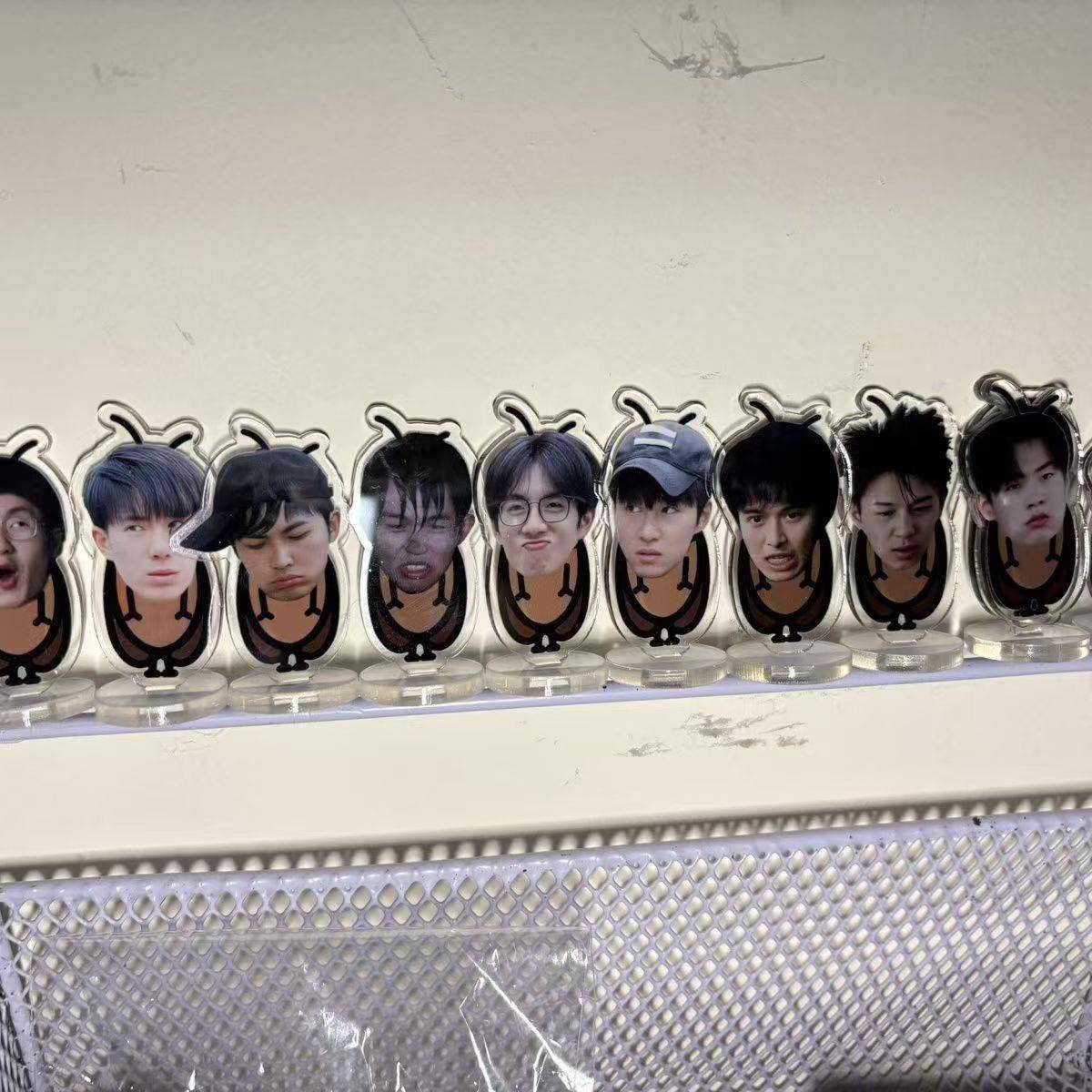 新款十个勤天蟑螂立牌钥匙扣摆件手工物料周边应援赵一博明星亚克