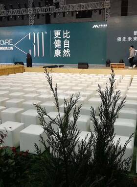 会展户外婚吐凳活动方凳白司长色黑色面包凳皮凳OOS走秀礼条凳车